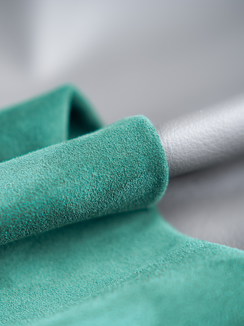 Tissus en cuir de haute qualité en turquoise et gris.