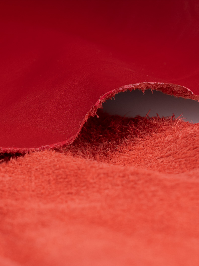 Tissus en cuir de haute qualité de couleur rouge.