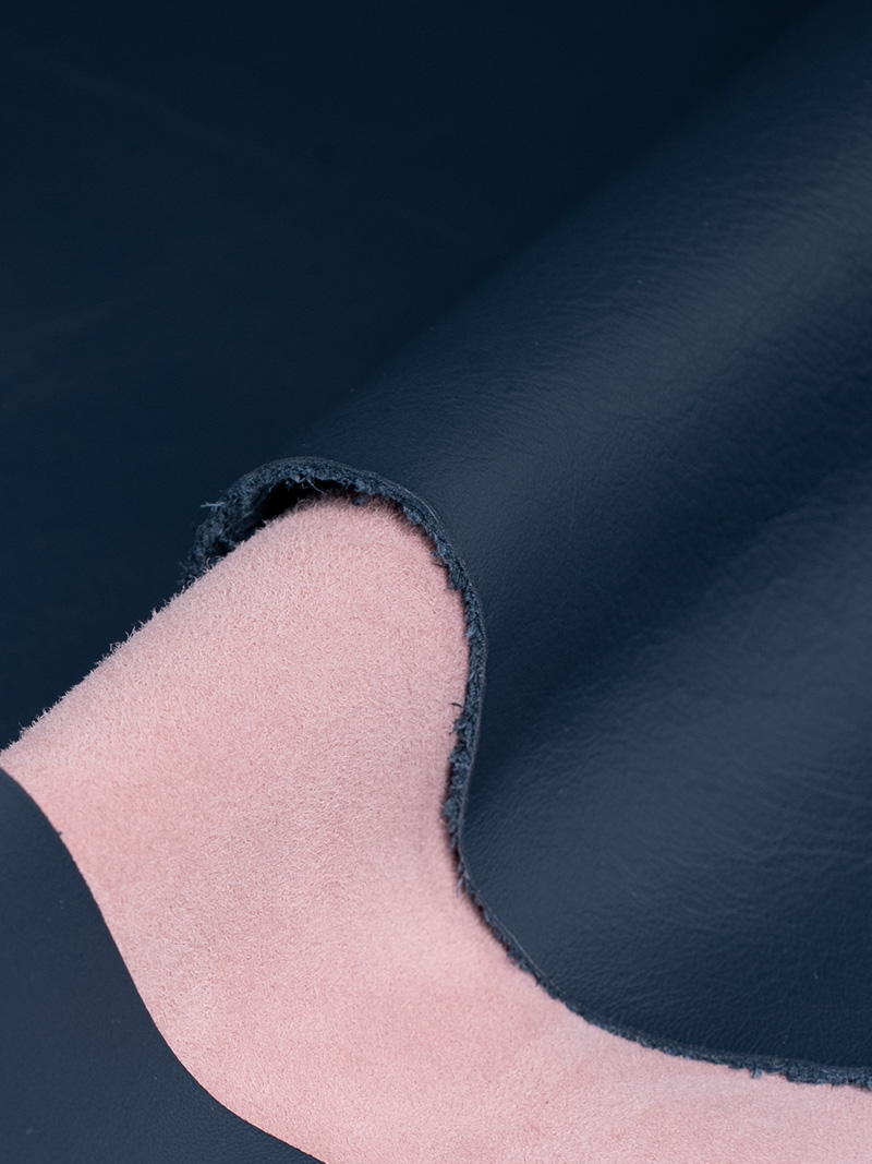 Tissus en cuir de haute qualité en bleu et en rose.